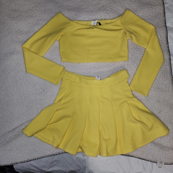 NWT Dolls Kill Sexy Lemon 🍋 Yellow Pleated Skirt Set . - Picture 5 of 7